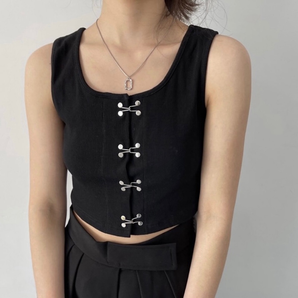 NWT Hook Front Rib Crop Tank Top in Black